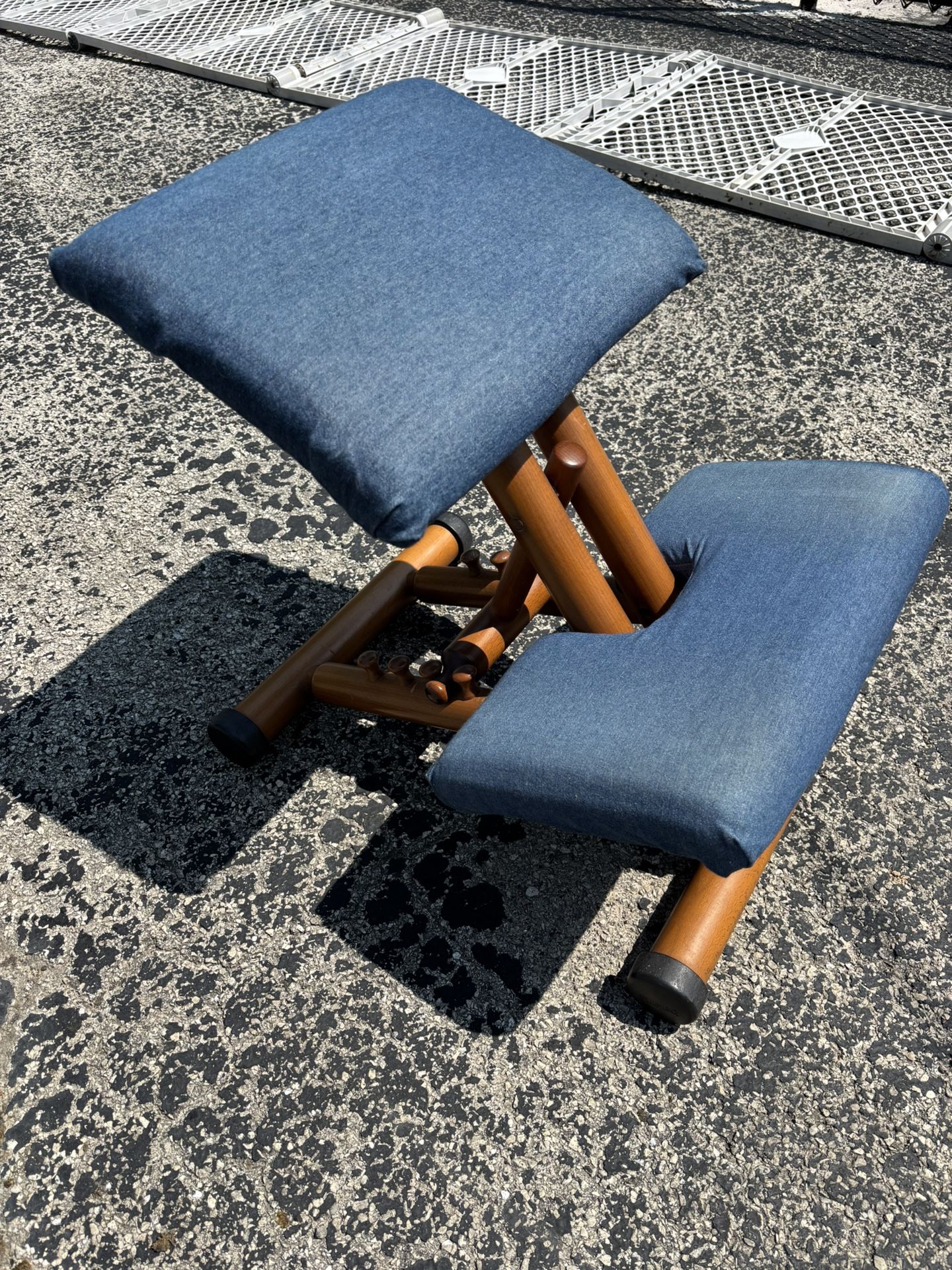 Folding kneel chair. Office chair