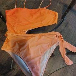 New Beautiful Bathing Suit Size LARGE.  See 👀 PHOTOS.  CASH PICKUP ONLY 