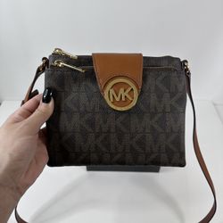MICHAEL KORS Carmen Logo Shoulder Handbag (Pre-Loved)