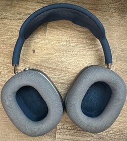 AirPods Max Blue With Headphone Stand