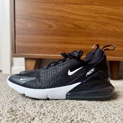 Women 7.5 Nike Air Max 270