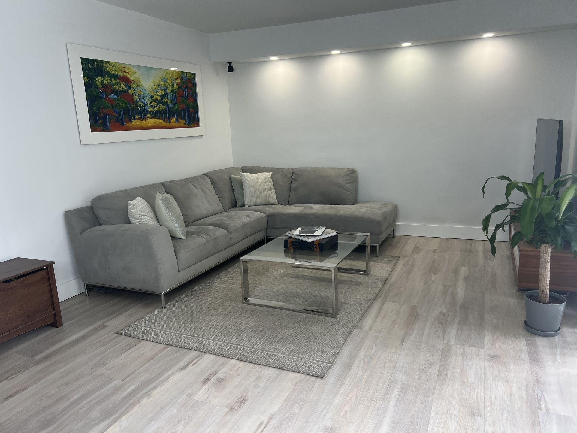 Like New Chaise Sectional