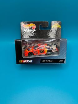 (NEW) Hot Wheels Racing 2000 Ford Taurus NASCAR #32 Tide Hot Wheels 1:64 Die-Cast Race Car