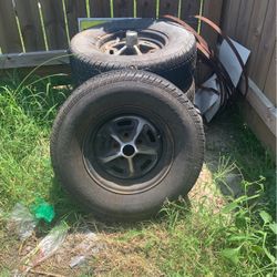 FIRESTONE FIREHAWK INDY 500 225/70/14 ON OLD SCHOOL RIMS  $75OBO…