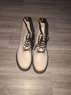 Doc Martens off white color, size 13