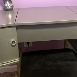 Vanity/desk With Matching Stool