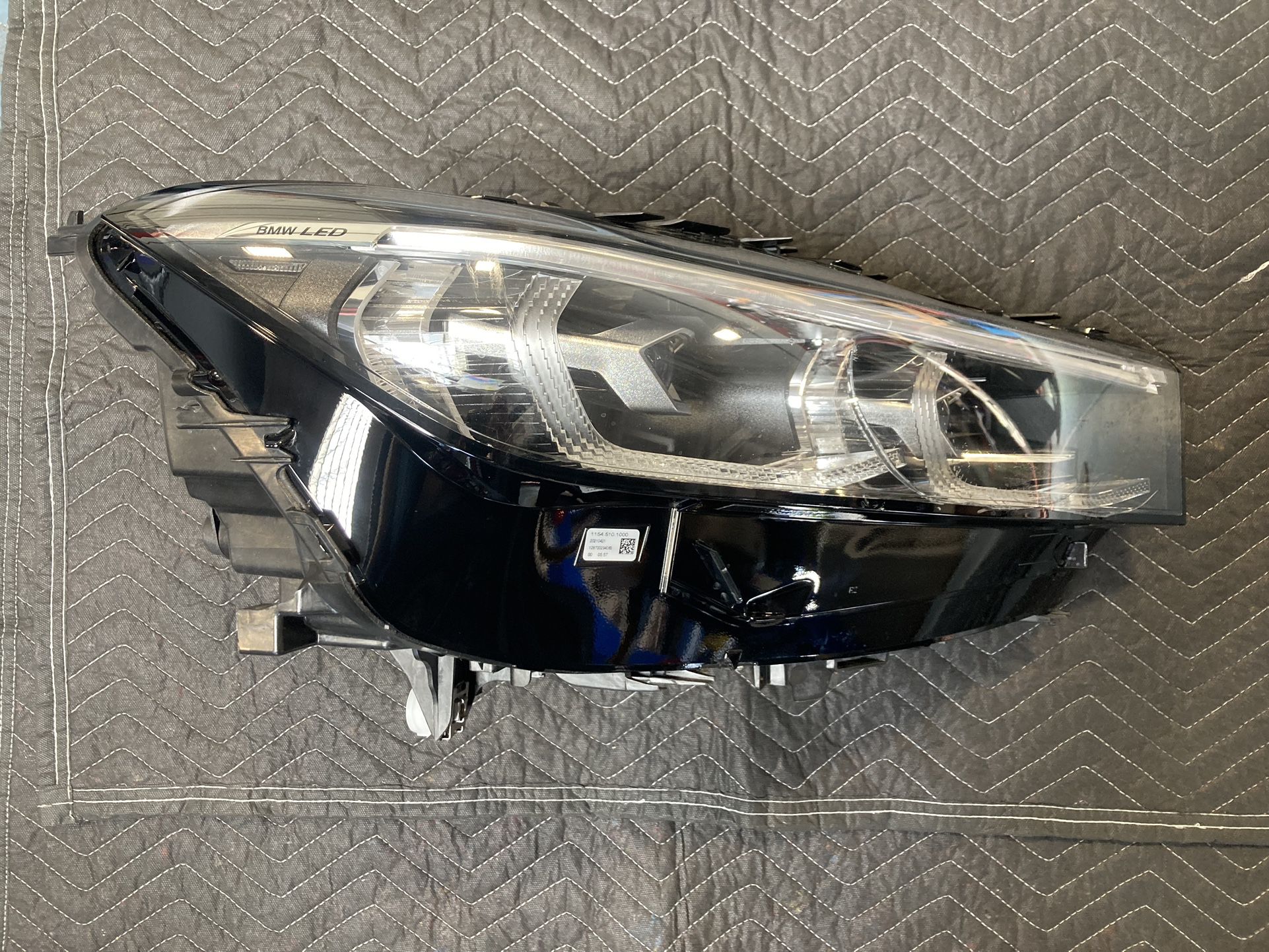 BMW G11 Headlight With Cracked Lens