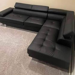 New 105x77 Leather Sectional Couch / Free Delivery