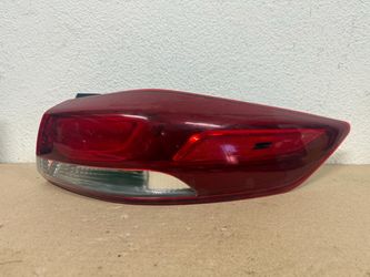 2017-2018 HYUNDAI ELANTRA TAIL LIGHT RIGHT SIDE OEM
