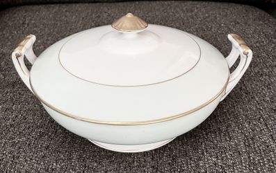 Covered Bowl FROM JAPAN HEIRLOOM #182 W/GOLD RIM