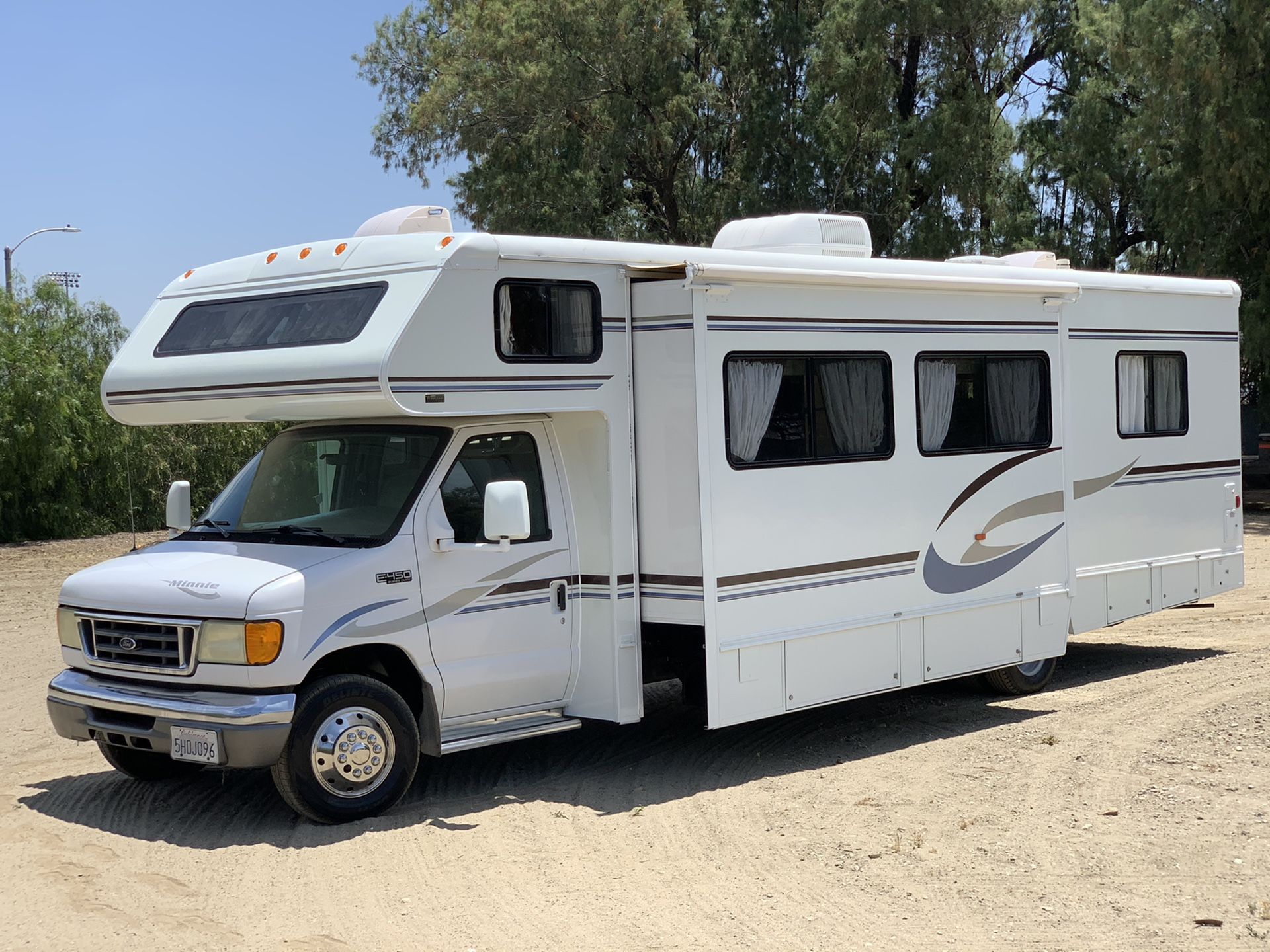 2004 Winnebago Minnie 31 FT. RV W/ Super Slide Out for Sale in Fontana ...