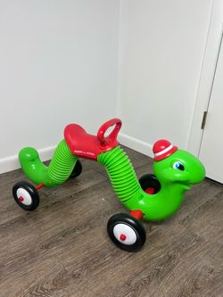Radio Flyer Inchworm - Classic Bounce and Go Toddler Ride-On Toy