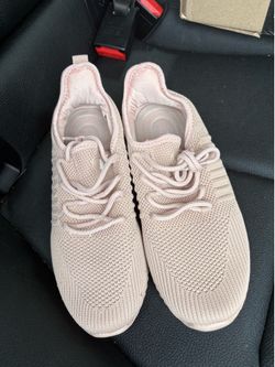 Sneakers BRAND NEW Pink in Size 7
