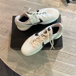 Kobe Six All-Star Size 9, Barely Used With Receipt