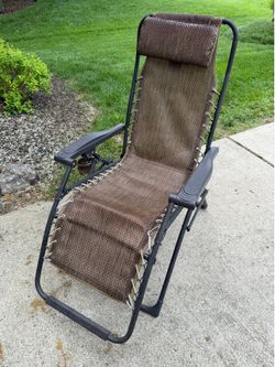 Brown Zero Gravity Chair with Pillow and Cupholder!