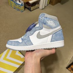 Size 8.5 - Air Jordan 1 Retro OG High Hyper Royal White 2021