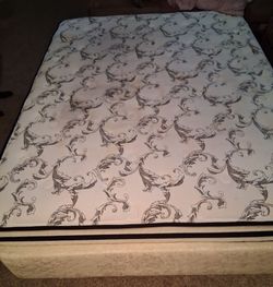 Queen mattress with box spring