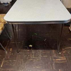 Vintage Mid Century Modern Dining table and 5 chairs