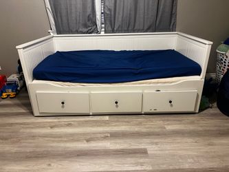 Twin day bed