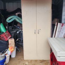 Heavy Duty Steel File Cabinet With Six Shells Very Heavy Excellent Condition With The Lock And Key