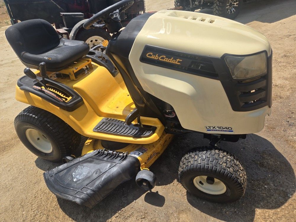 Cub Cadet LTX 1040 Riding Mower