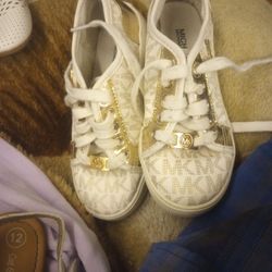 MK LITTLE GIRLS SIZE 10