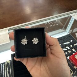 Gold Diamond Earings 