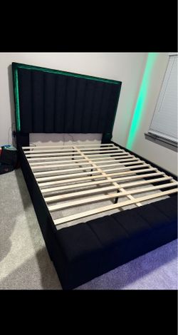 New queen Bedframe