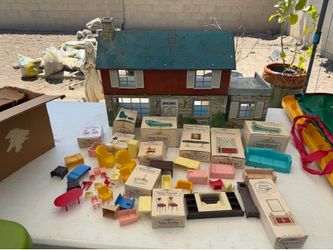 vintage 1950s or 1960s Louis Marx & Co. tin lithograph colonial dollhouse and accessories