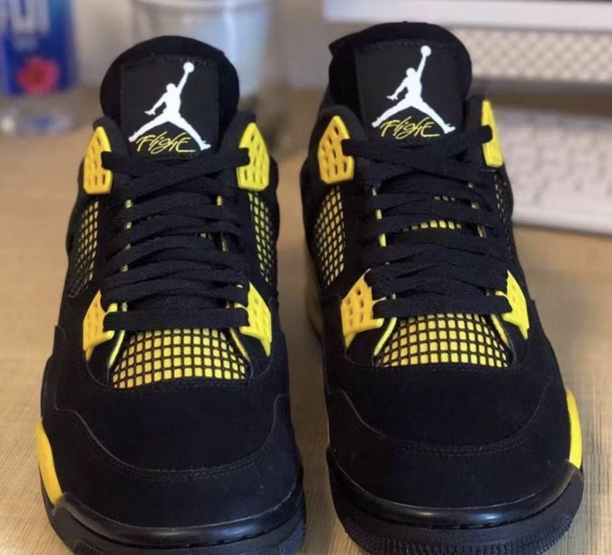 Air Jordan 4 Retro Thunder