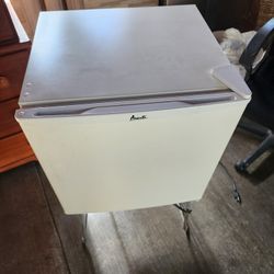 Avanti Mini Fridge 
