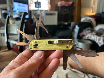 Leatherman Free T4 Multi-Tool