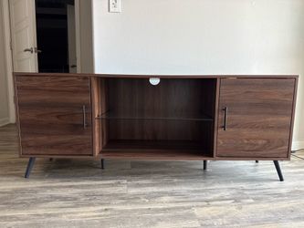 Modern TV Stand/Entertainment Center