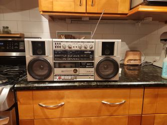 Rare HITACHI TRK-9100H Boombox