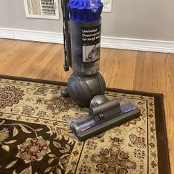 Dyson Animal 2 Origin Vacuum- Excellent 