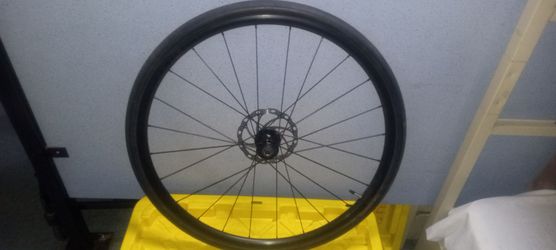 Bontrager paradigm sl 700c wheel an tire