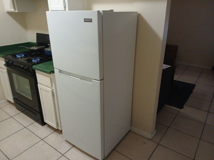 100 Dollar Newer Refrigerator