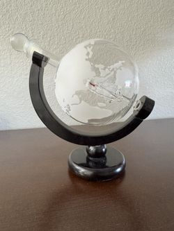 Whiskey Decanter – Globe with Ship Inside