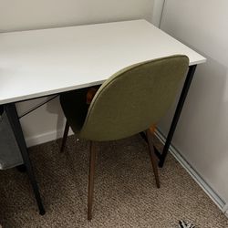 Small Desk With Chair 