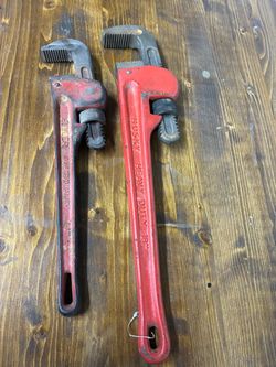 Pipe wrenches