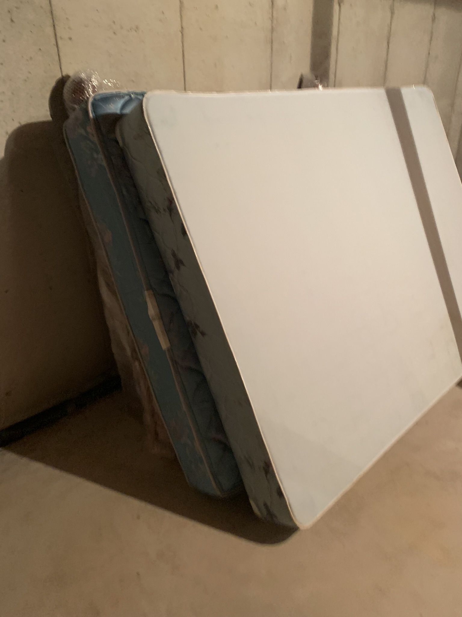 Queen mattress With Box Spring