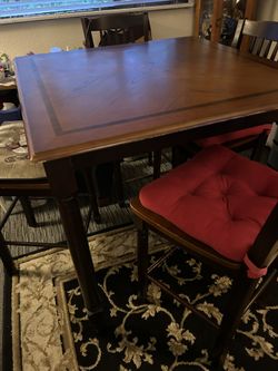 Dining Table And 4 Chairs 