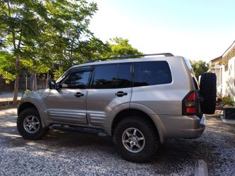 2002 Mitsubishi Montero