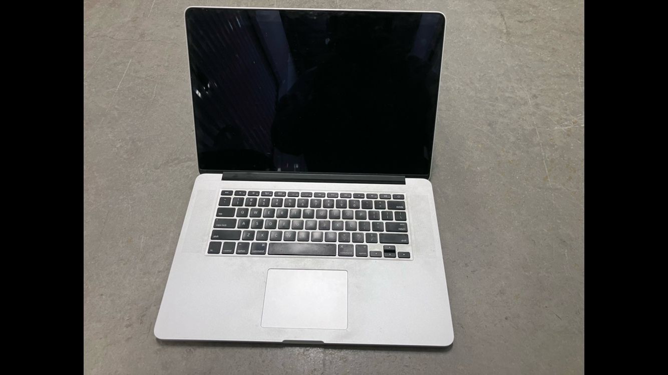 MacBook Pro 2015 With Charger