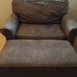 FREE if Picked Up Friday! Oversized Chair So Comfortable!!