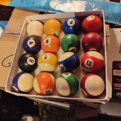 Mizerak Pool Balls
