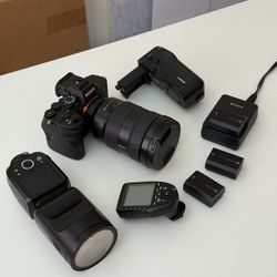 SONY A7rV with G-Master 24-70 lens and accessories - all good condition