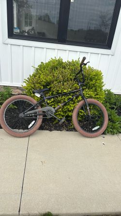 Mongoose Bmx Legion with Brown, multi-terrain tires