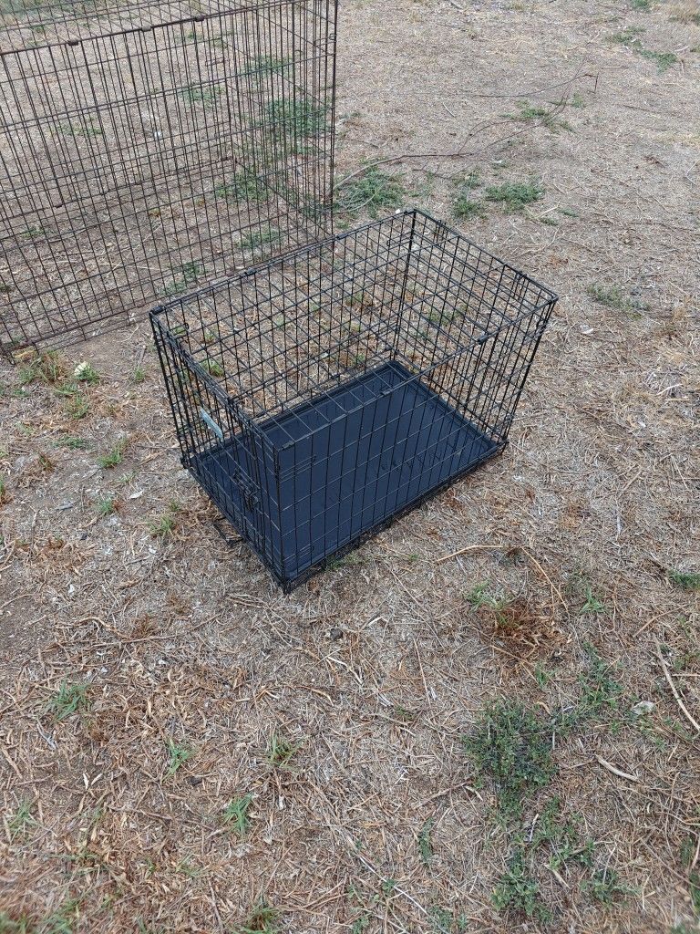 Medium/Small Dog Crate With Tray