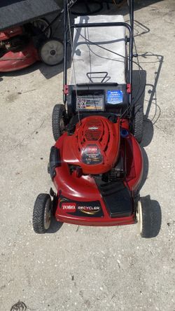Toro lawnmower 22 inch cut 675 motor self-propelled big wheel and yes it’s got the bad that everybody’s looking for
